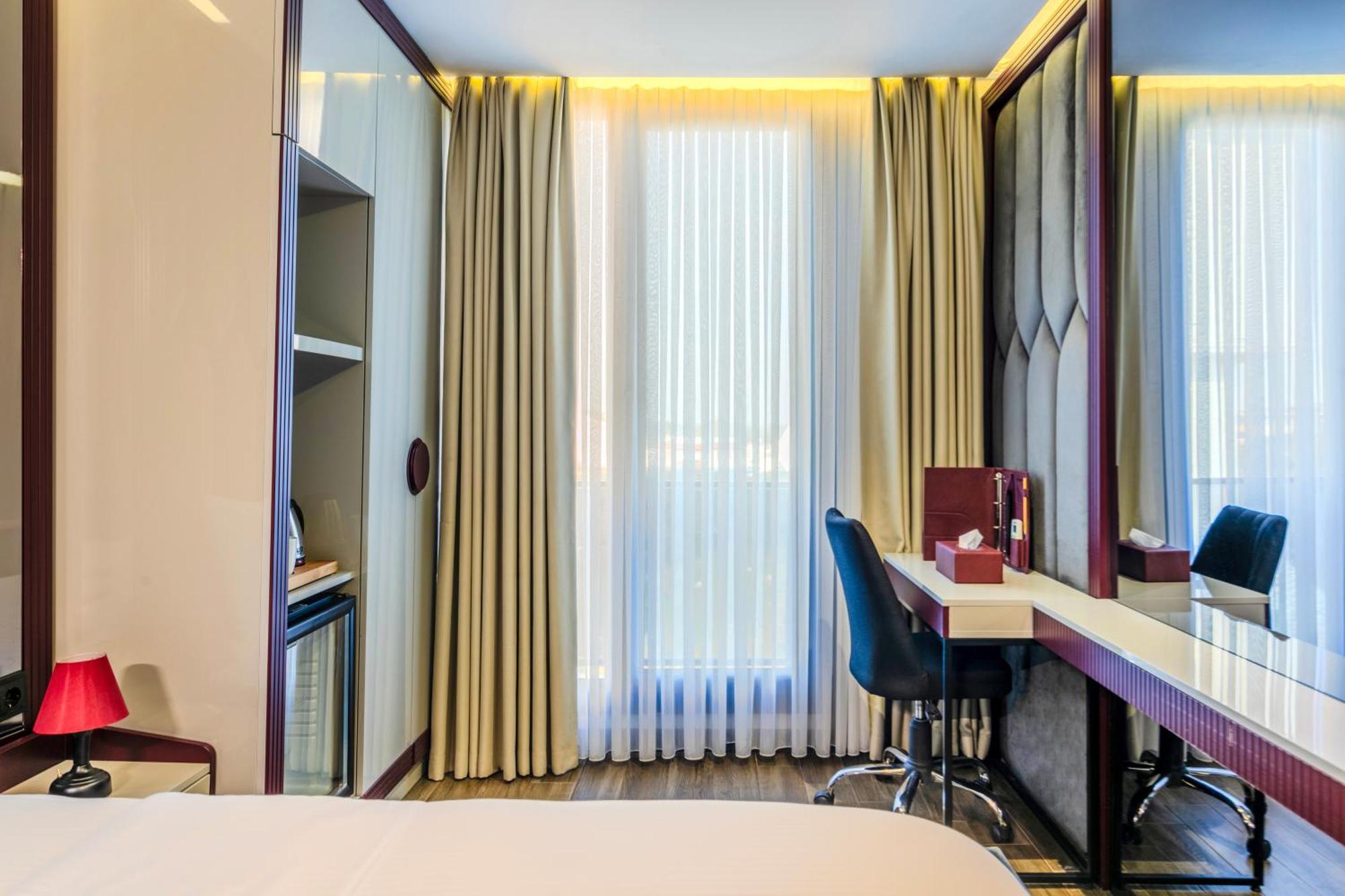 Heaven Premium Hotel Restaurant & Airport Shuttle Arnavutkoy Exteriör bild